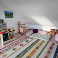 Spieltherapieeinrichtung (links)